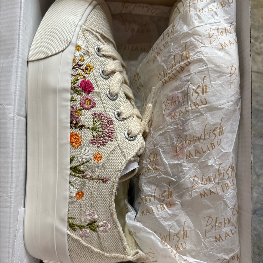 Malibu Women's Cream Floral Sneakers